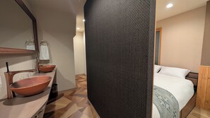 Blackout curtains, iron/ironing board, free WiFi, bed sheets - Dream Stays TSUKI (Osaka)