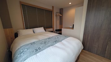 Luxury House, Balcony | Blackout drapes, iron/ironing board, free WiFi, bed sheets