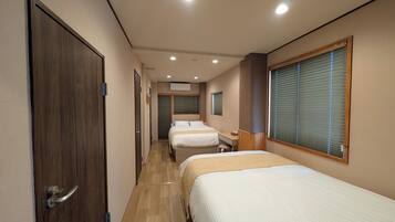 Luxury House, Balcony | Blackout drapes, iron/ironing board, free WiFi, bed sheets