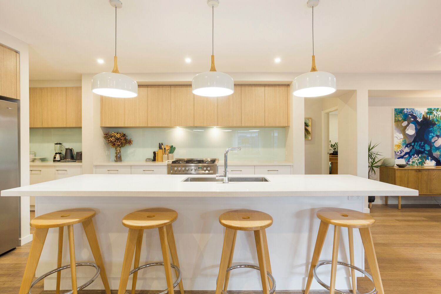 Geladeira, micro-ondas, fogão, cooktop