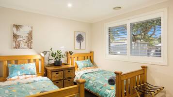 3 bedrooms, desk, iron/ironing board, travel cot
