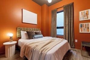 Room - The Golden Hour Getaway | Rooftop Deck & POOL! (Nashville)