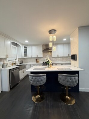 Fridge, microwave, oven, stovetop - Luxury Retreat with Pool, Jacuzzi, Game Room & Backyard Oasis (Lindenhurst)