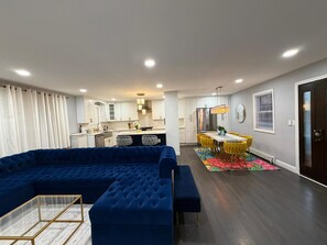 Smart TV, mesa de pingue-pongue