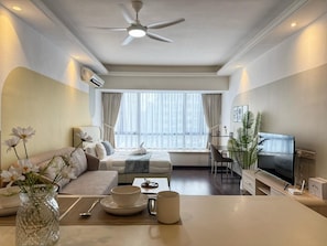 Living area - Cozy studio apartment in charming Johor Bahru (Johor Bahru)