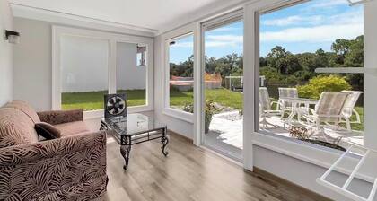 Private 1BR Waterfront Suite Near Siesta Key,Venice Beach & Warm Mineral Springs