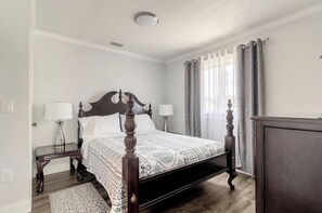 1 bedroom, iron/ironing board, WiFi, bed sheets - Private 1BR Waterfront Suite Near Siesta Key,Venice Beach & Warm Mineral Springs (Port Charlotte)