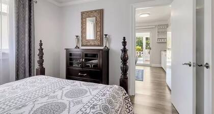 Private 1BR Waterfront Suite Near Siesta Key,Venice Beach & Warm Mineral Springs