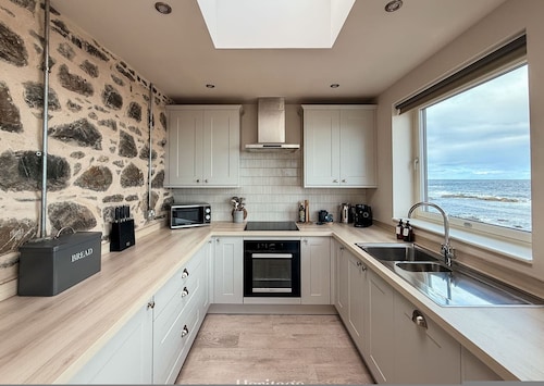 Writer s Retreat - Peaceful Cosy Seafront Retreat for Two