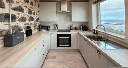 Writer s Retreat - Peaceful Cosy Seafront Retreat for Two