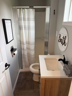 Handtücher, Seife, Toilettenpapier