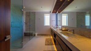 Shower, hair dryer, towels, shampoo - Luxury Iyari Villa Inside Punta Mita Ocean View (Corral del Risco)