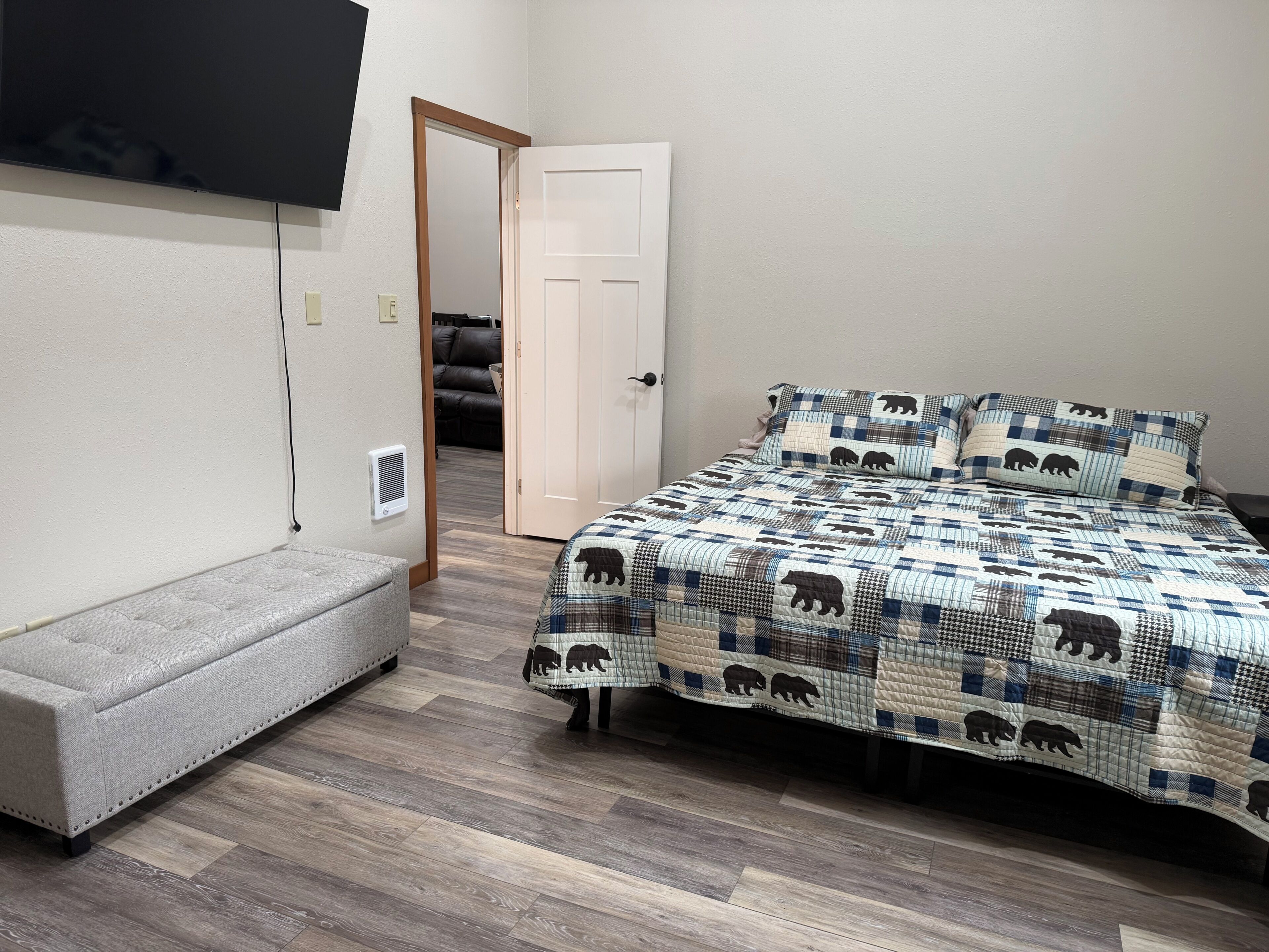 3 bedrooms, iron/ironing board, free WiFi, bed sheets