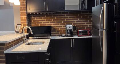 Spacious Private Suite in Gainesville • Separate Entrance • WiFi • Washer/Dryer