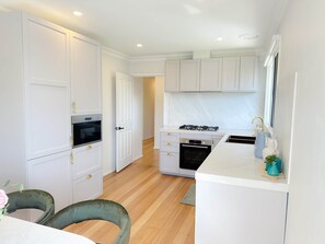 Fridge, oven, stovetop, dishwasher