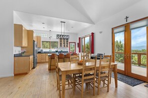 Dining - Private mountain paradise, 20 acres, sleeps 14+ with fitness room (Carbondale)