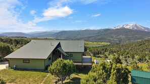 Exterior - Private mountain paradise, 20 acres, sleeps 14+ with fitness room (Carbondale)