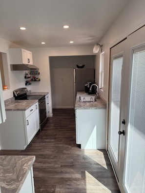 Refrigerador, microondas, horno, placa de cocina