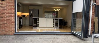 Stylish 3 bedroom home near Legoland Windsor Castle London Heathrow & Near River