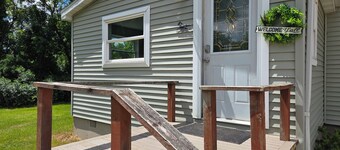 Lisbon, ND - Highland Heights Farmhouse. Private 17+ acres! 3 bed, 1 bath