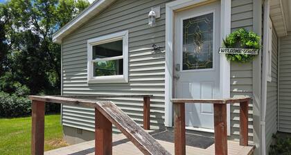 Lisbon, ND - Highland Heights Farmhouse. Private 17+ acres! 3 bed, 1 bath