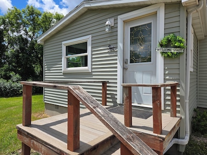 Lisbon, ND - Highland Heights Farmhouse. Private 17+ acres! 3 bed, 1 bath
