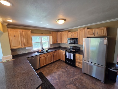 Fridge, microwave, oven, stovetop. Lisbon, ND - Highland Heights Farmhouse. Private 17+ acres! 3 bed, 1 bath
