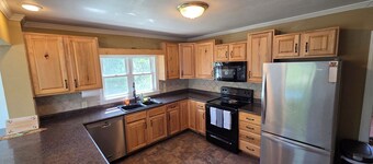 Lisbon, ND - Highland Heights Farmhouse. Private 17+ acres! 3 bed, 1 bath