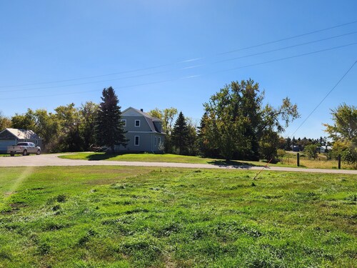 Highland Heights Farmhouse. On the beautiful prairie in rural Lisbon, 17+ acres!