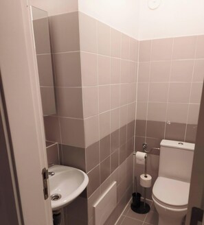 Asrama Umum, 1 kamar tidur, balkon | Kamar mandi