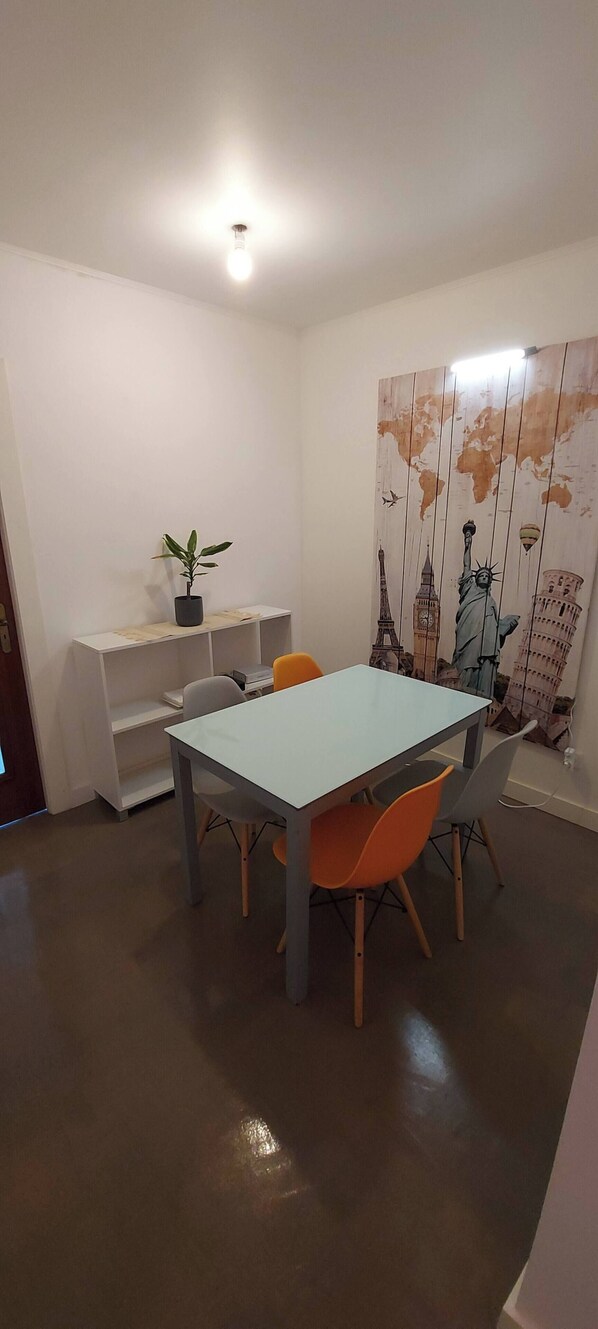 ห้องพักรวม, 1 ห้องนอน, ระเบียง | ห้องรับประทานอาหาร