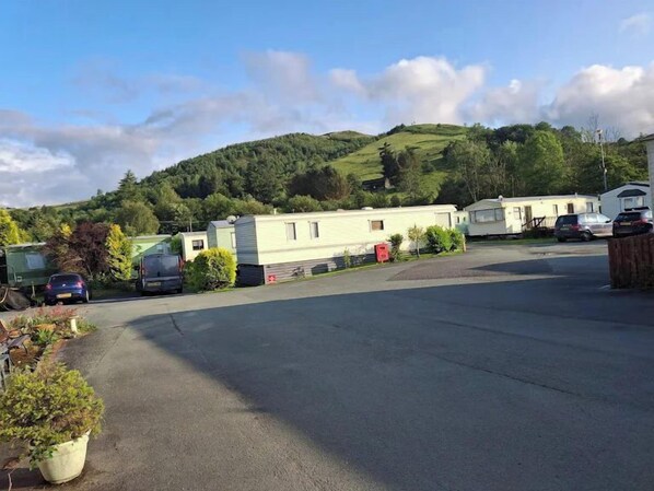 Property grounds - Twin Ayre Cabin Retreat, Welshpool (Welshpool)
