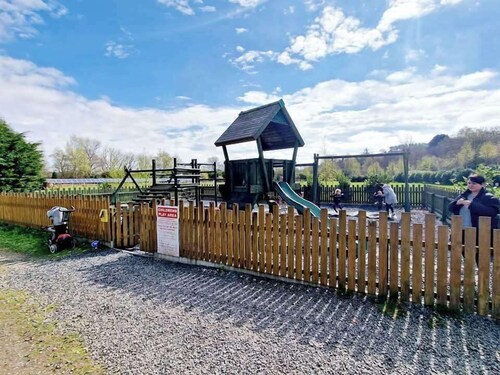 Twin Ayre Cabin Retreat, Welshpool