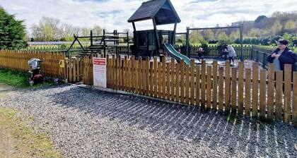 Twin Ayre Cabin Retreat, Welshpool