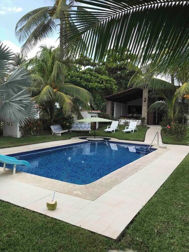 In Front of the Beach! Spacious 4-bedroom villa in charming Sonsonate with AC.