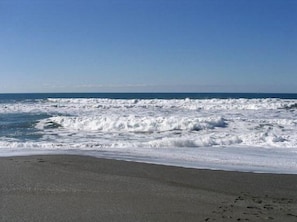 Una spiaggia nelle vicinanze
