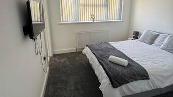 Iron/ironing board, WiFi, bed sheets
