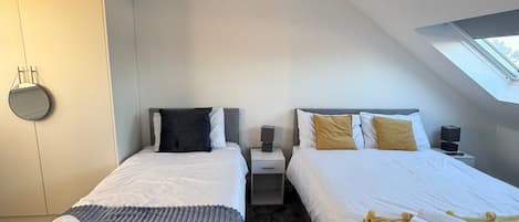 Iron/ironing board, WiFi, bed sheets