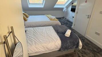 Iron/ironing board, WiFi, bed sheets