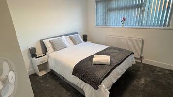 Iron/ironing board, WiFi, bed sheets