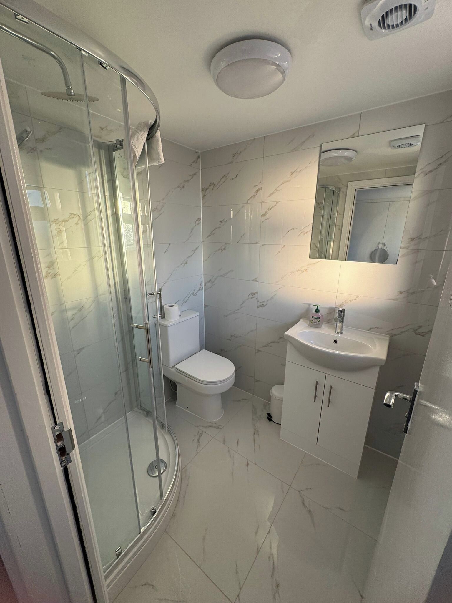 Shower, hair dryer, towels