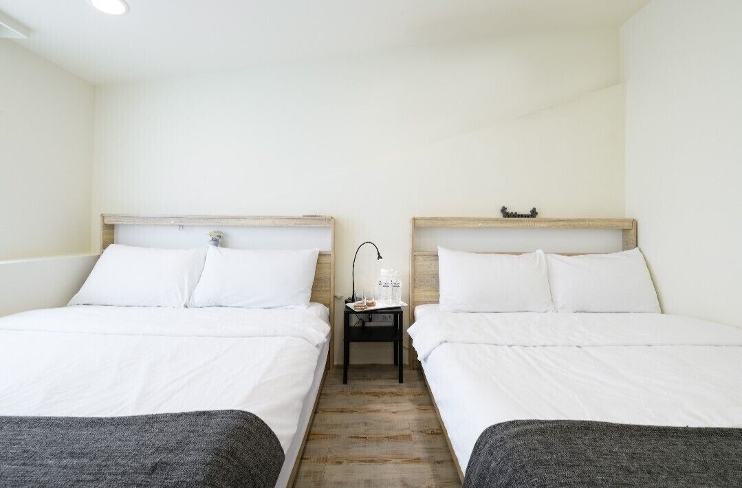 7 bedrooms, iron/ironing board, Internet