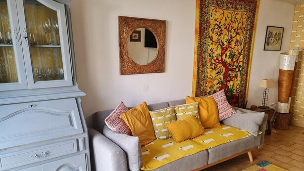 TV, fireplace - Cottage Sleeps 2- Pet Friendly, WiFi, Free Parking (Montauriol)