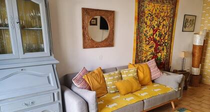 Cottage Sleeps 2 - Free Parking, Pet Friendly