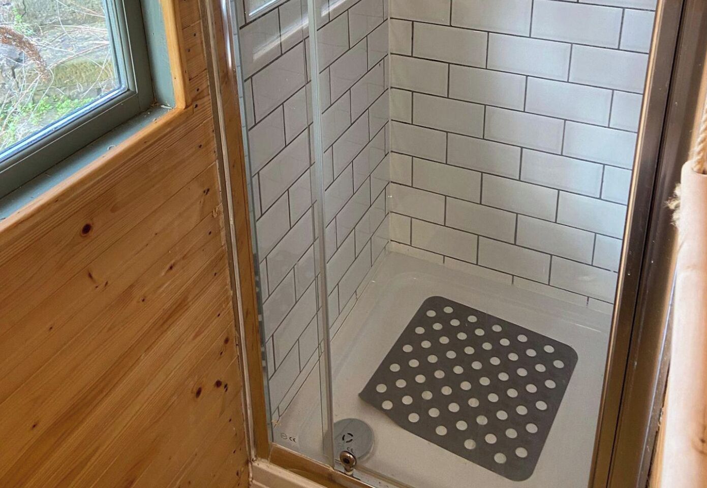 Shower, towels