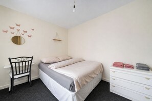 1 Schlafzimmer, Bügeleisen/Bügelbrett, Bettwäsche