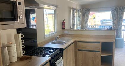 Coworth Deluxe Cabin with Garden