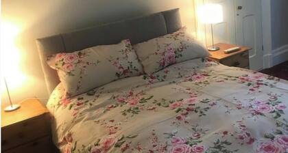 Beautiful Garden Double Room with private Access