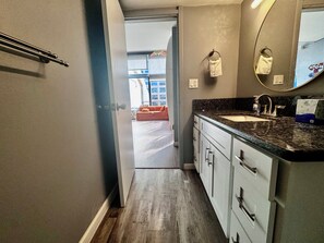 Interior - Penhouse Loft LargeTerrace2-bedroom Kitchen Seaside  HPU&Cruise  8 person (Honolulu)