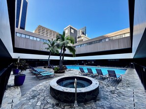 A rooftop pool area with lounge chairs, a hot tub, and a view of surrounding buildings. - Penthouse Loft LargeTerrace2-bedroom Kitchen Seaside  HPU&Cruise  8 person (Honolulu)